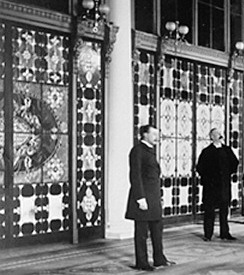White_House_entrance-hall_Tiffany_screen_1882_crop